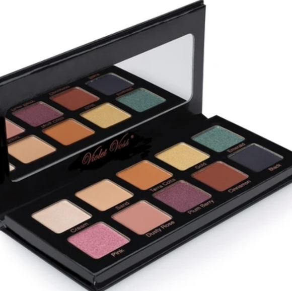 Essentials Eye Shadow Palette - Picture 2 of 3